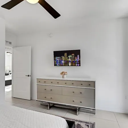 Appartement Chic 3 Bed Retreat Mins Brickell With Free Parking à Miami Extérieur photo