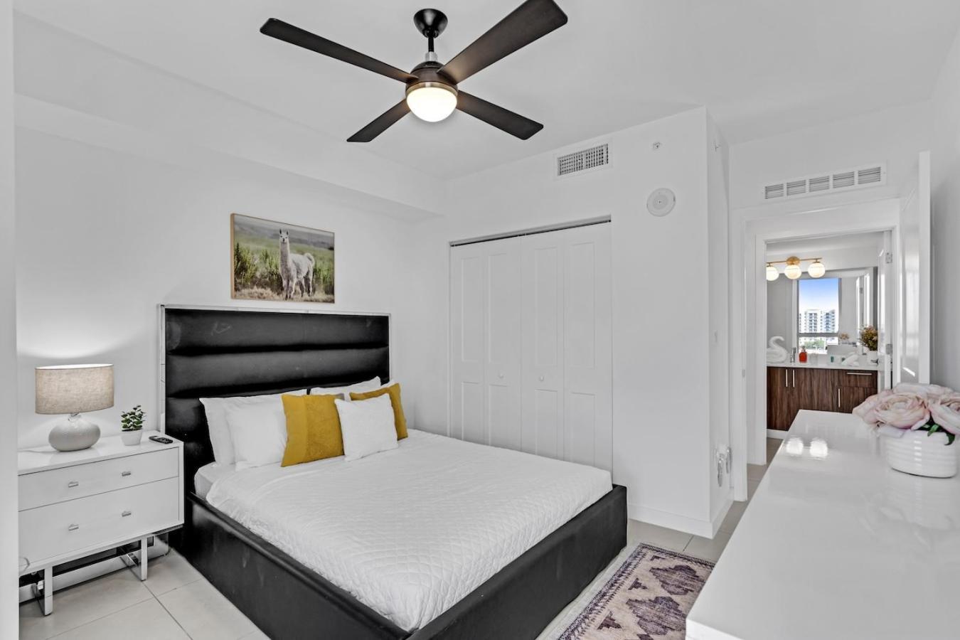 Chic 3 Bed Retreat Mins Brickell With Free Parking Appartement Miami