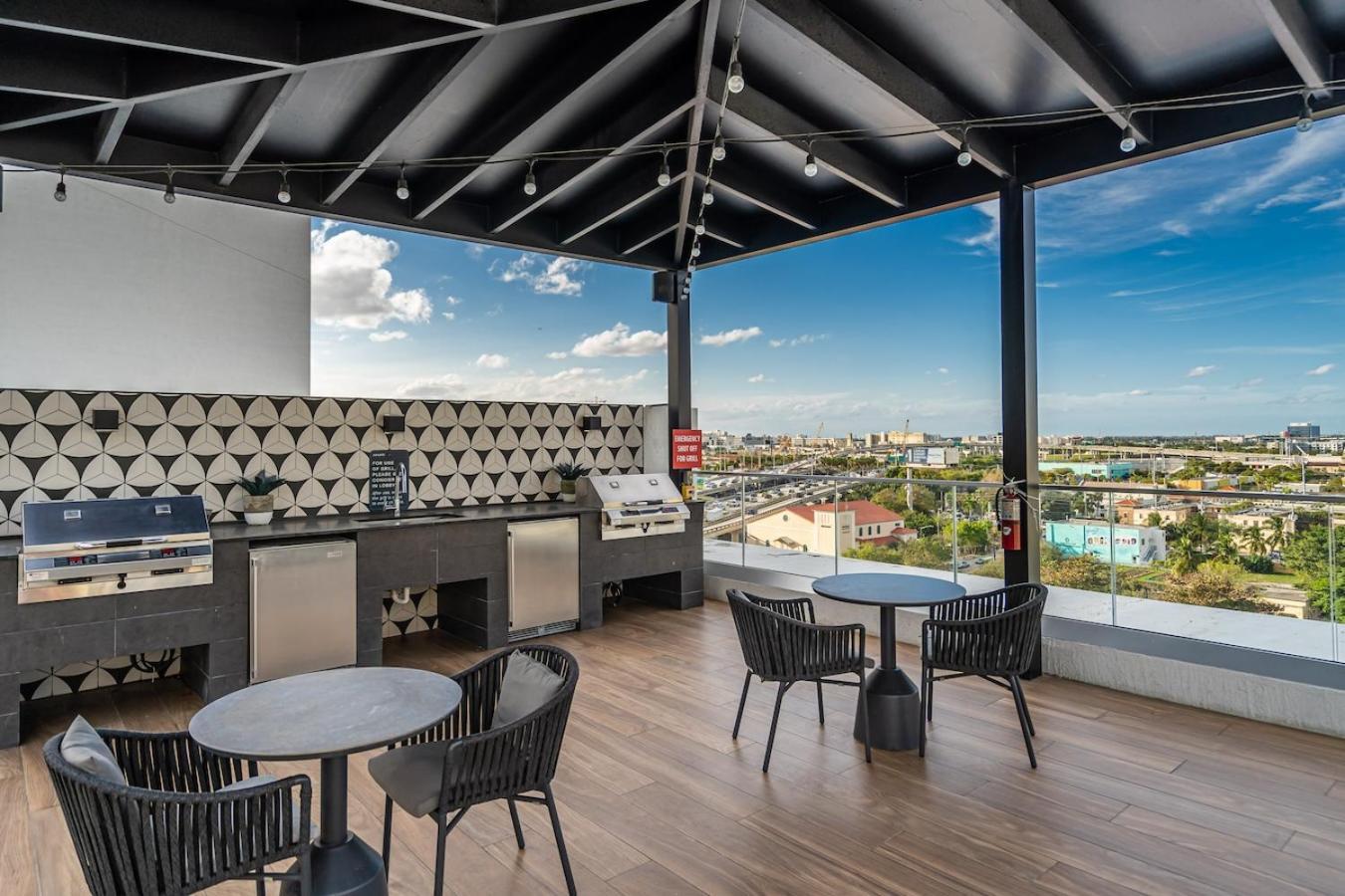 Chic 3 Bed Retreat Mins Brickell With Free Parking Appartement Miami