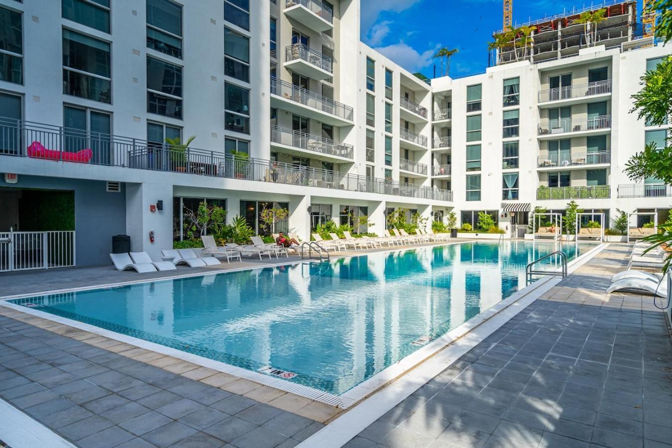 Chic 3 Bed Retreat Mins Brickell With Free Parking Appartement *